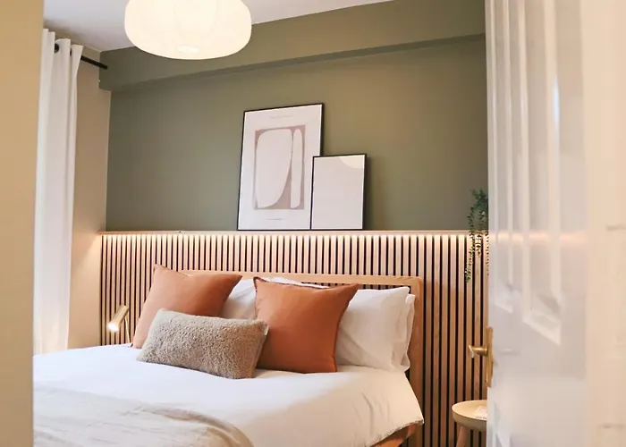 Japandi-Inspired Apt In The Heart Of Oxford
